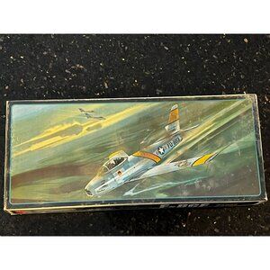 North American F-86F Sabre 1/72 Scale Model Kit A-627:100 AMT sealed